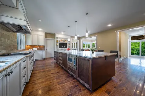 6261 Hillsboro Pike Nashville TN 37215