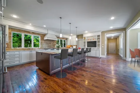 6261 Hillsboro Pike Nashville TN 37215