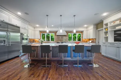 6261 Hillsboro Pike Nashville TN 37215