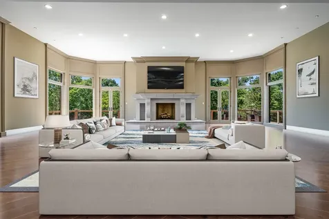 6261 Hillsboro Pike Nashville TN 37215