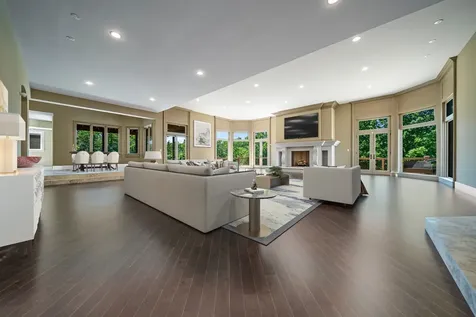 6261 Hillsboro Pike Nashville TN 37215