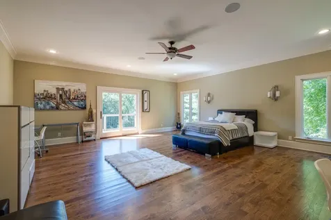 6261 Hillsboro Pike Nashville TN 37215