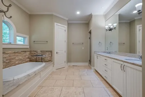 6261 Hillsboro Pike Nashville TN 37215