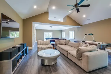 6261 Hillsboro Pike Nashville TN 37215