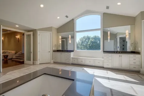 6261 Hillsboro Pike Nashville TN 37215