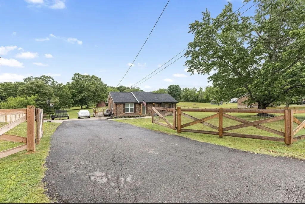 1046 Eastside Road Ashland City TN 37015