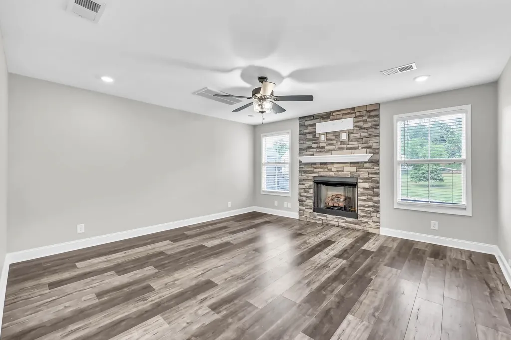 246 Stone Bluff Way Clarksville TN 37040