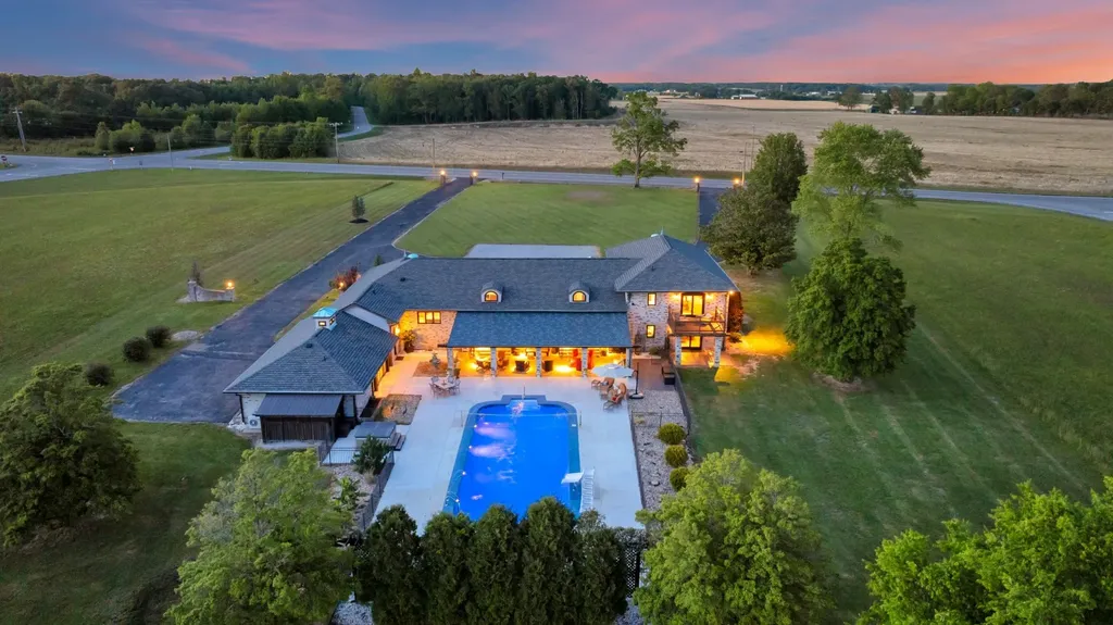 5016 Hillsboro Highway Hillsboro TN 37342