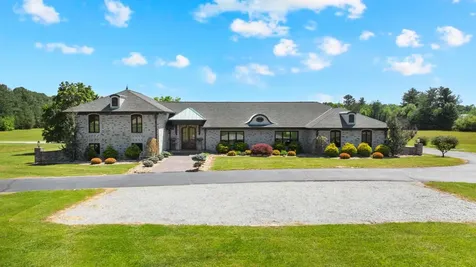5016 Hillsboro Highway Hillsboro TN 37342