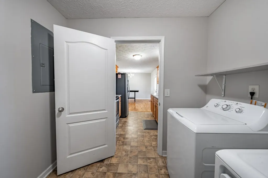 491 White Road Portland TN 37148