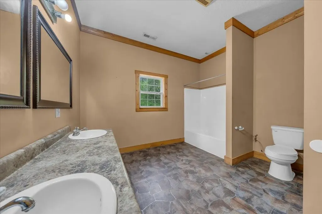 360 Dixon Cove Road Sequatchie TN 37374