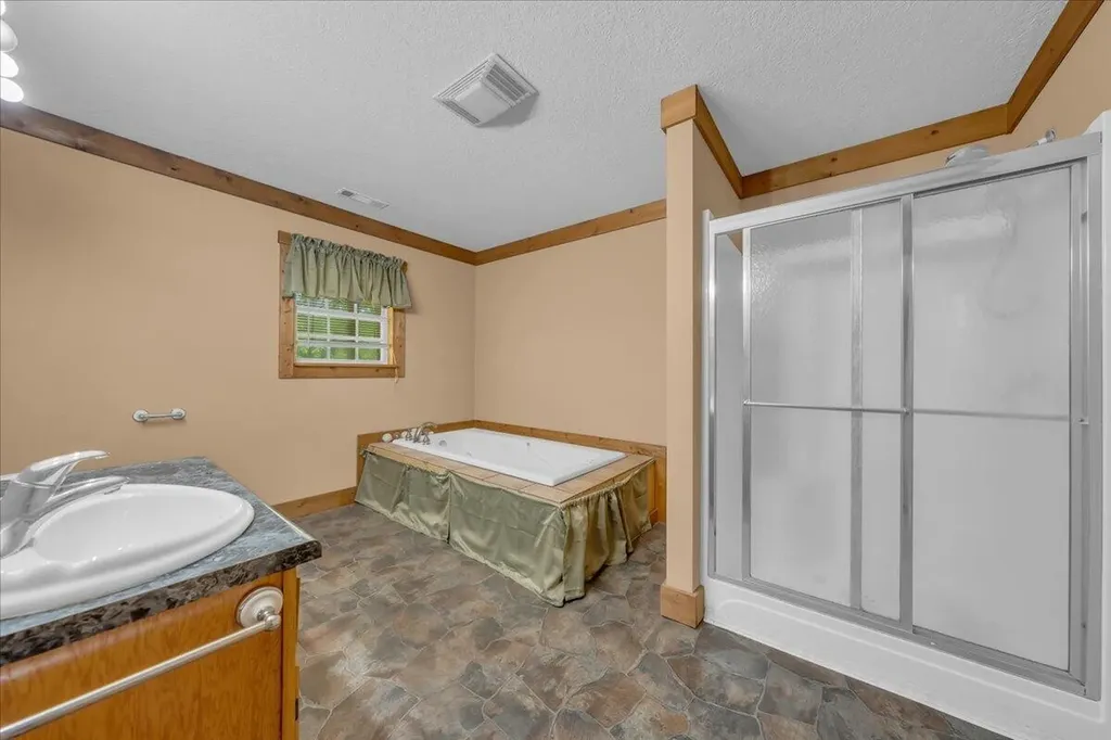 360 Dixon Cove Road Sequatchie TN 37374