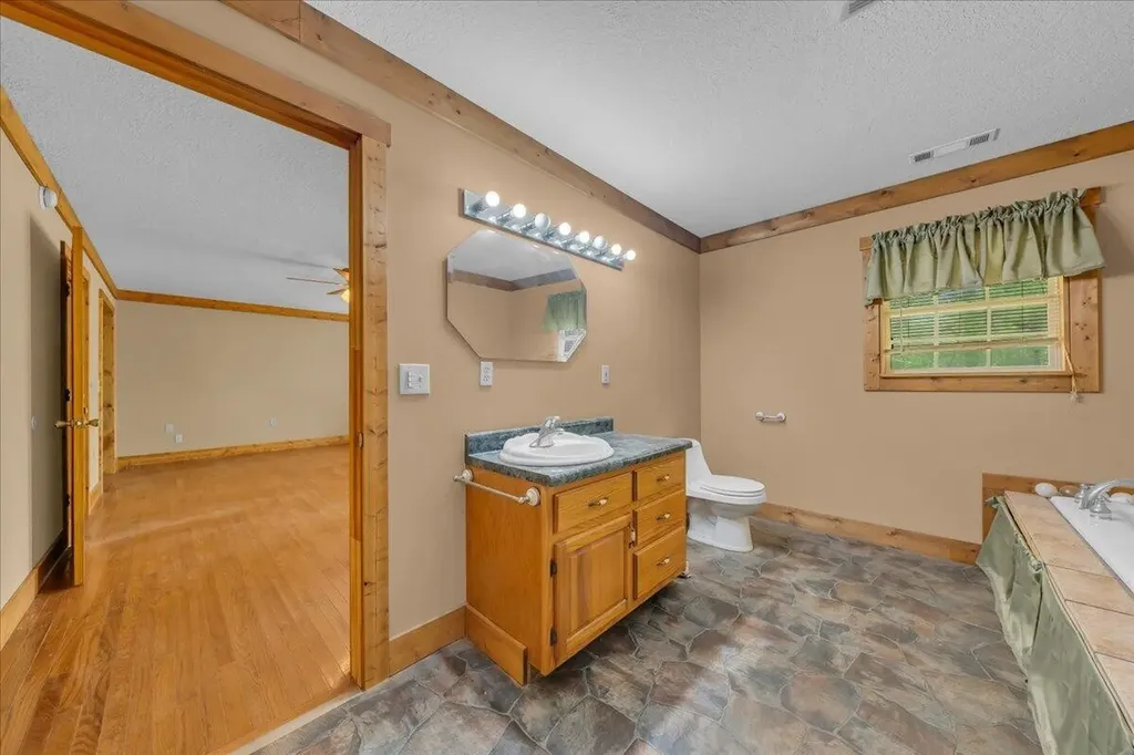 360 Dixon Cove Road Sequatchie TN 37374