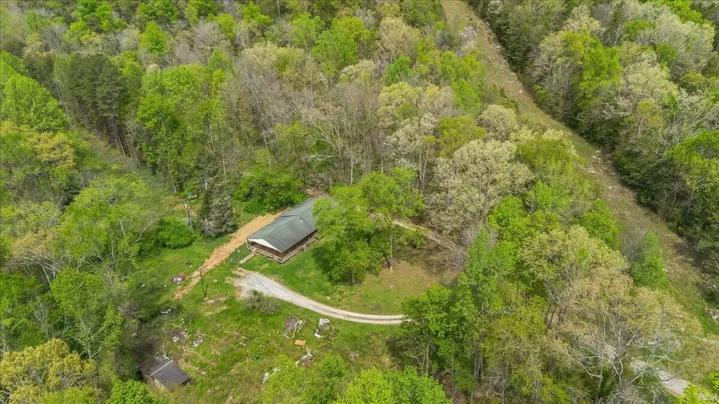 360 Dixon Cove Road Sequatchie TN 37374