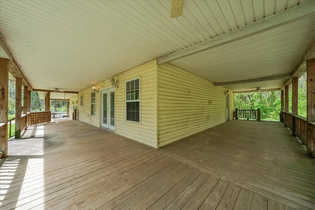 360 Dixon Cove Road Sequatchie TN 37374