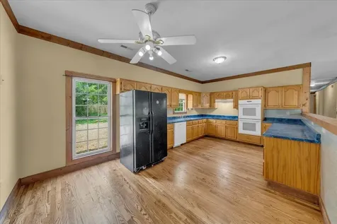 360 Dixon Cove Road Sequatchie TN 37374