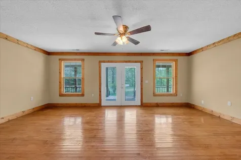 360 Dixon Cove Road Sequatchie TN 37374