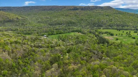 360 Dixon Cove Road Sequatchie TN 37374