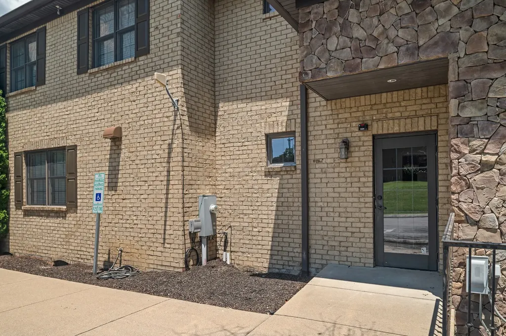 2070B Lebanon Road Lebanon TN 37087