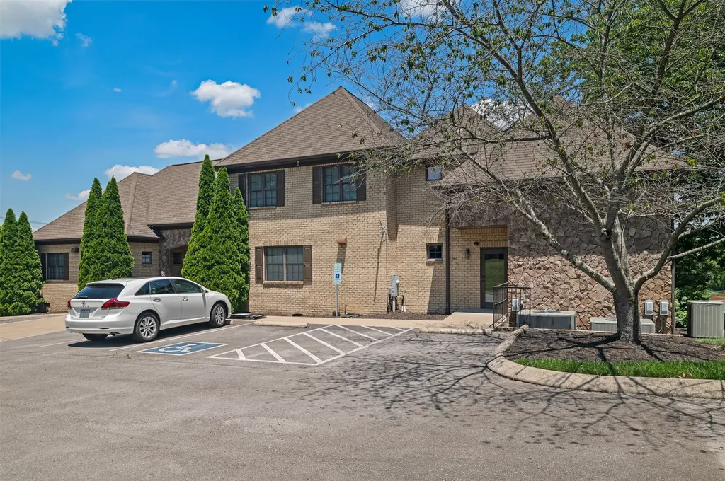 2070B Lebanon Road Lebanon TN 37087