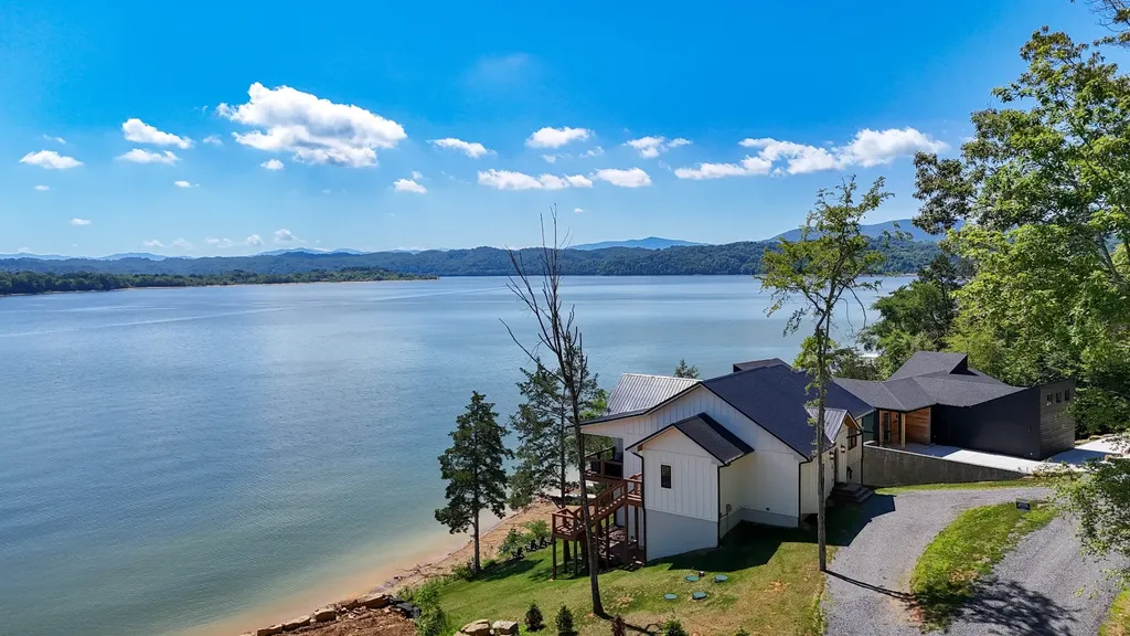 1315 Still Mountain Way Dandridge TN 37725