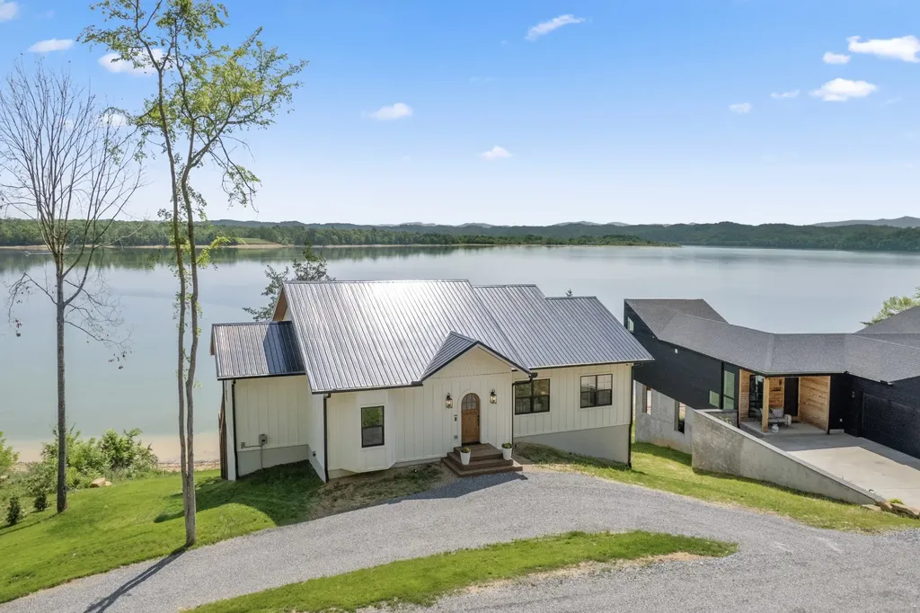 1315 Still Mountain Way Dandridge TN 37725