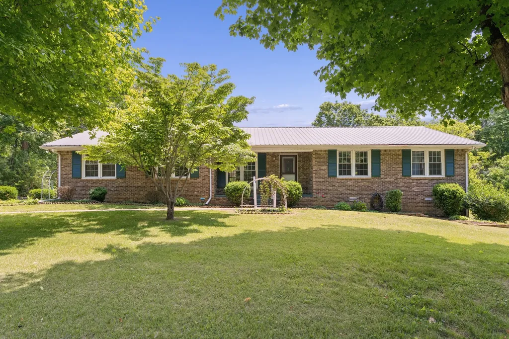 8904 Pinewood Road Lyles TN 37098