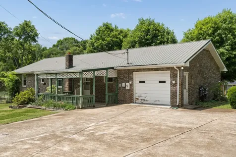 8904 Pinewood Road Lyles TN 37098