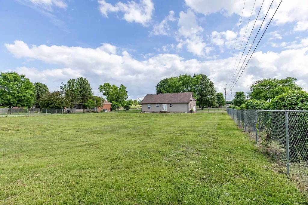 443 Clearview Road Cottontown TN 37048