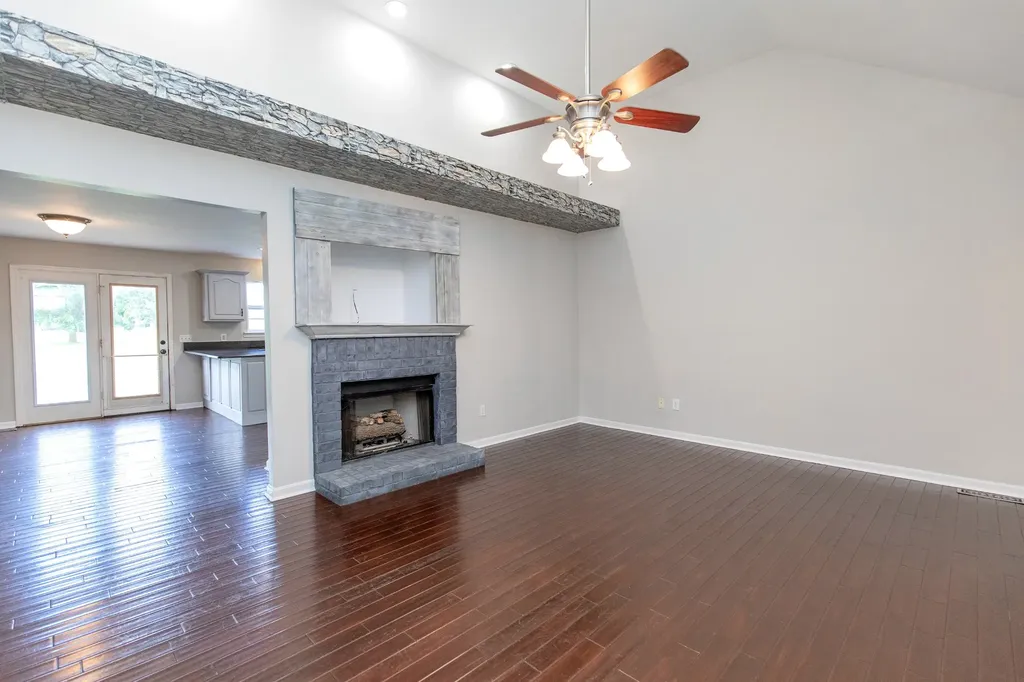 443 Clearview Road Cottontown TN 37048