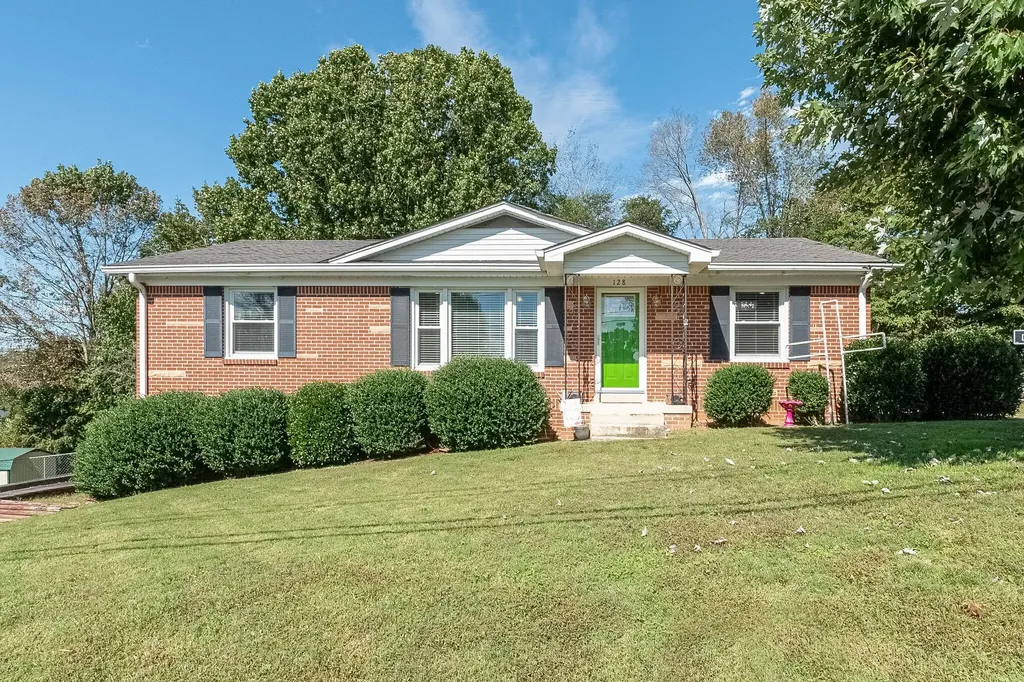 128 Jefferson Ave, W Carthage TN 37030
