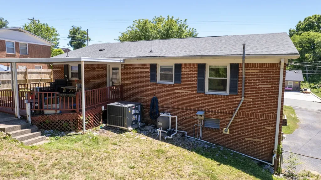 128 Jefferson Ave, W Carthage TN 37030