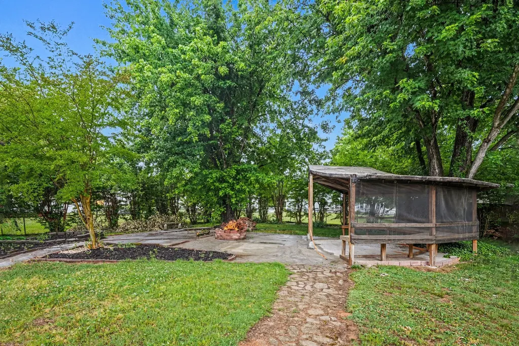 1775 Old Russellville Pike Clarksville TN 37043