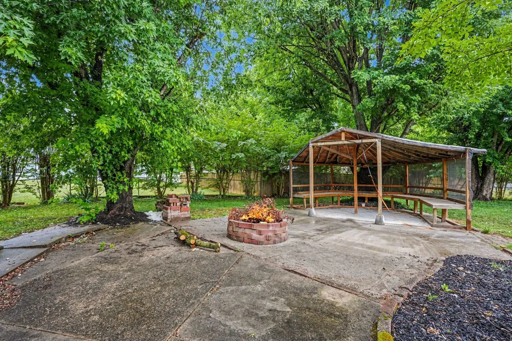 1775 Old Russellville Pike Clarksville TN 37043