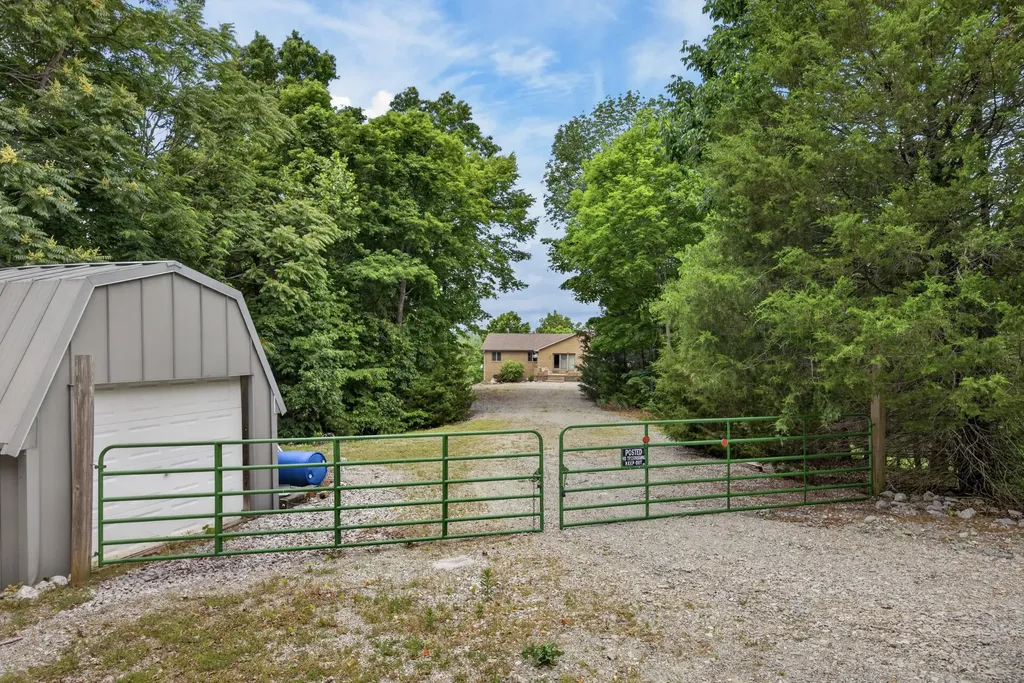 241 Hidden Cove Lane Allons TN 38541