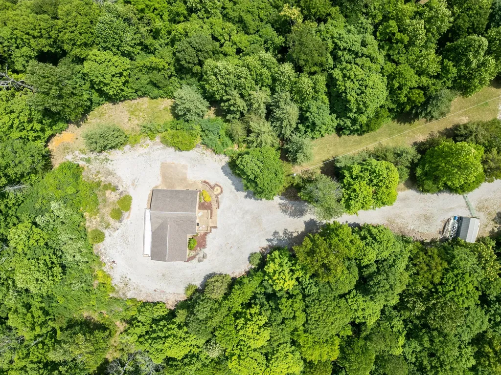 241 Hidden Cove Lane Allons TN 38541