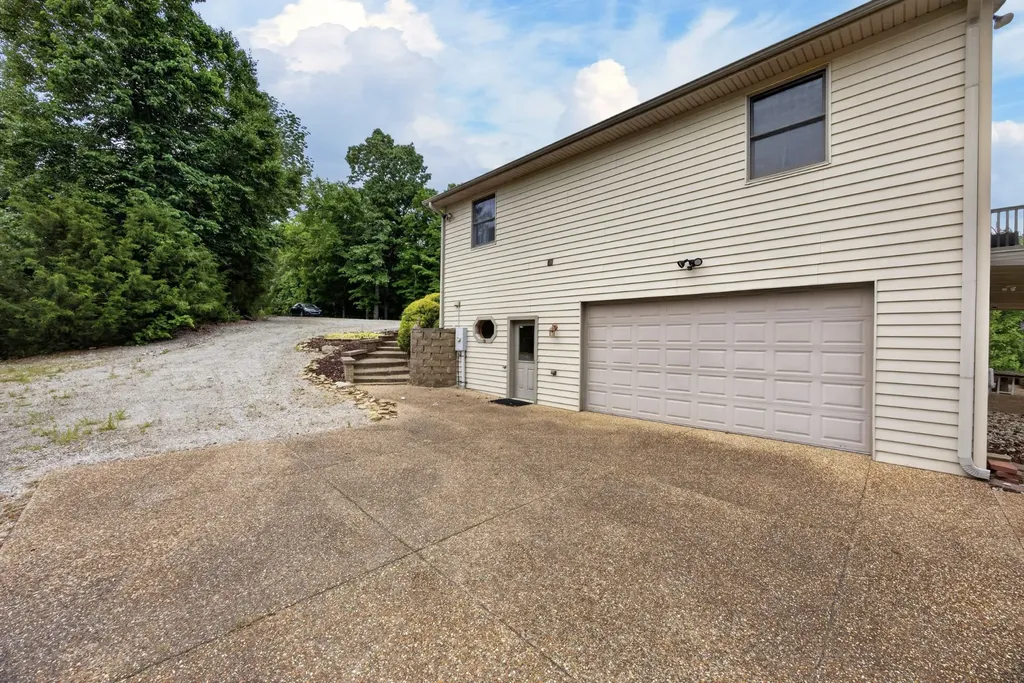 241 Hidden Cove Lane Allons TN 38541