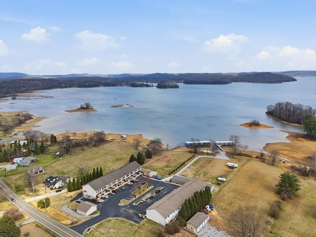 1255 New Lake Road Spring City TN 37381