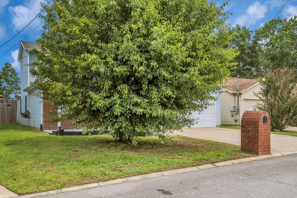 99 Edgehill Lane Hendersonville TN 37075