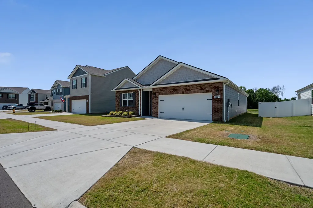 1504 Dove Drive Lebanon TN 37087