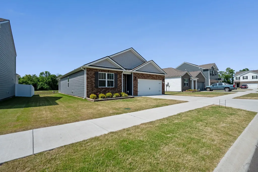 1504 Dove Drive Lebanon TN 37087