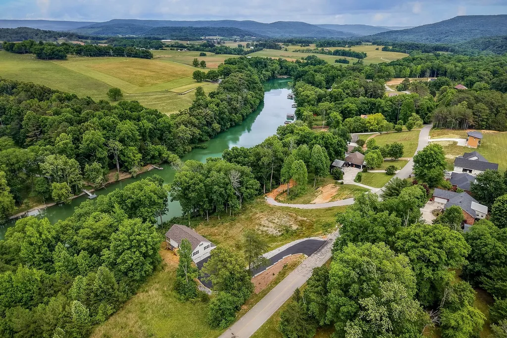 253 River Front Drive Sparta TN 38583