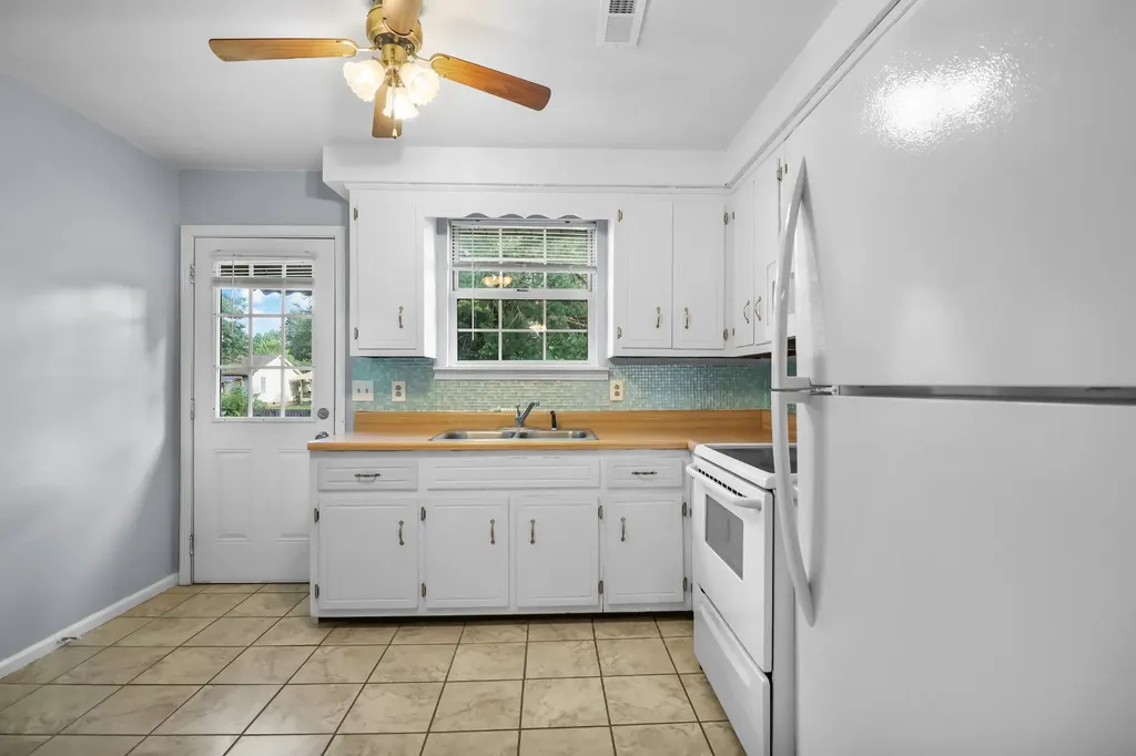 636 R S Bradley Boulevard Clarksville TN 37042