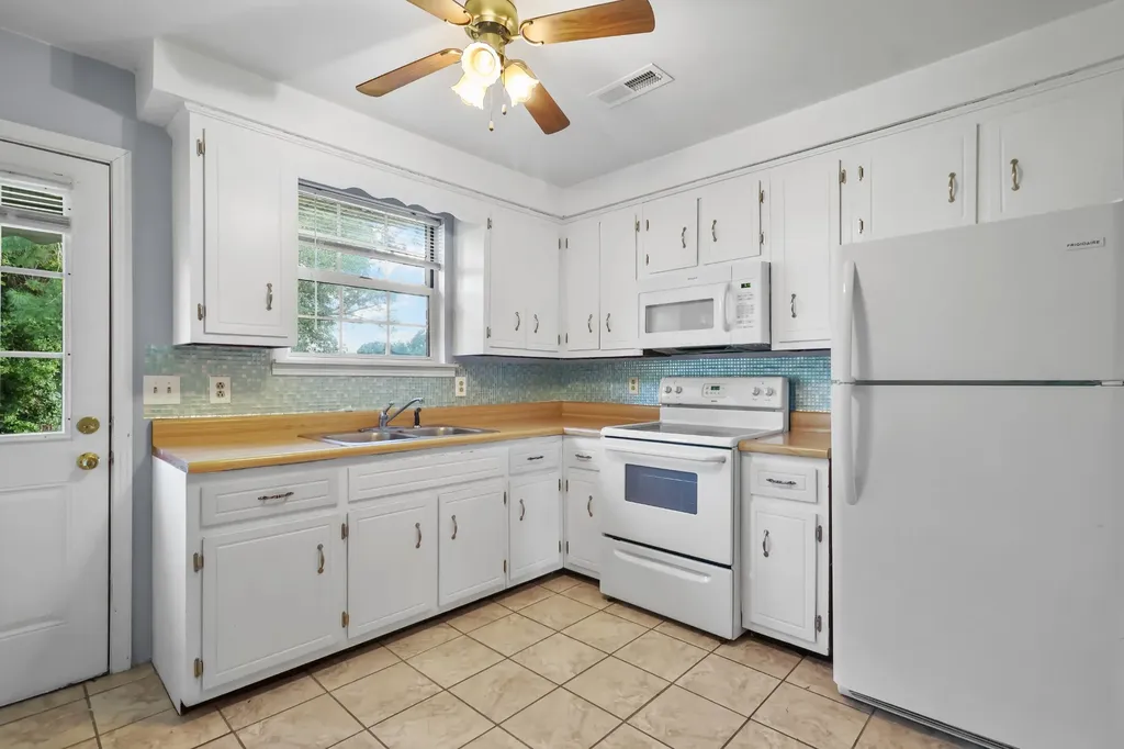 636 R S Bradley Boulevard Clarksville TN 37042