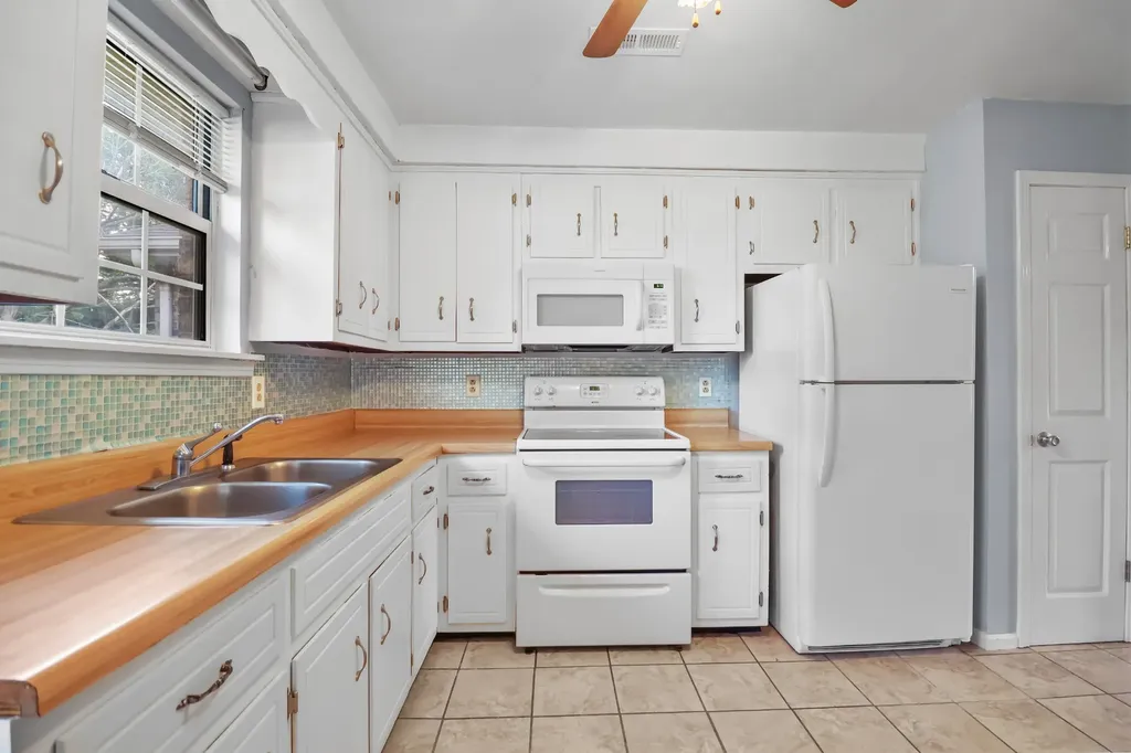 636 R S Bradley Boulevard Clarksville TN 37042