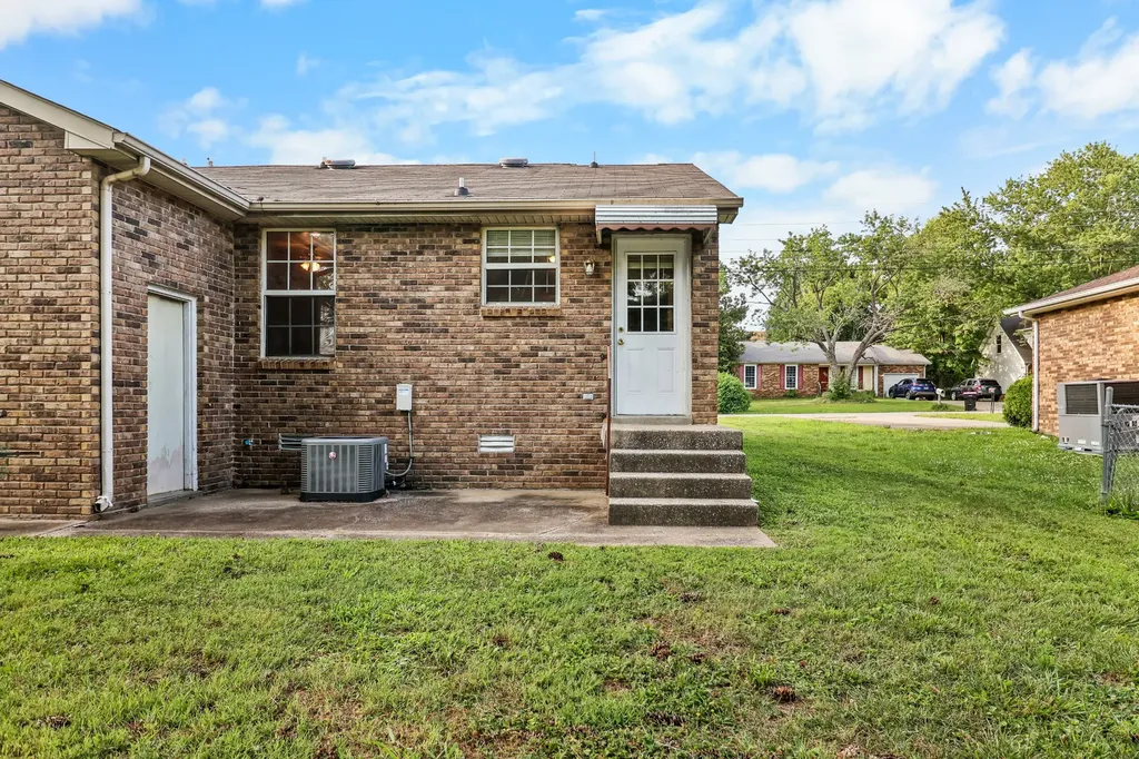 636 R S Bradley Boulevard Clarksville TN 37042