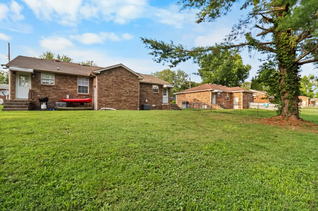 636 R S Bradley Boulevard Clarksville TN 37042