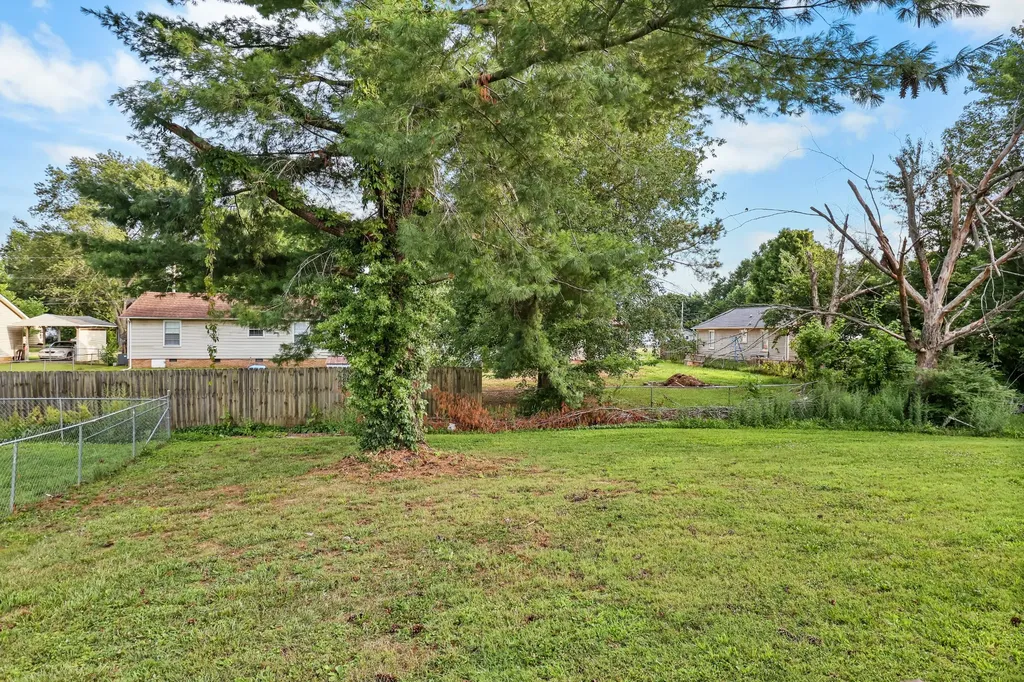 636 R S Bradley Boulevard Clarksville TN 37042