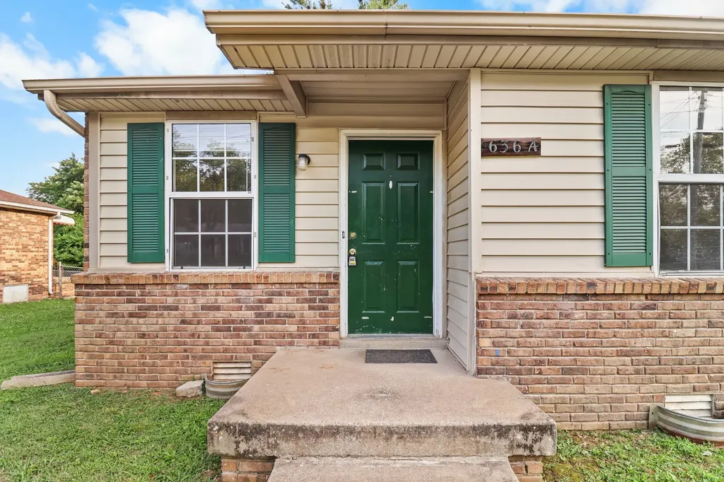 636 R S Bradley Boulevard Clarksville TN 37042