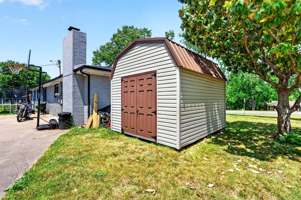 230 Alfred Drive Clarksville TN 37043